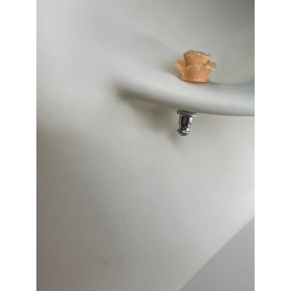 Carved Beige Rose Cameo Cabochon 7 mm Stud Earrings! - Picture 4 of 6